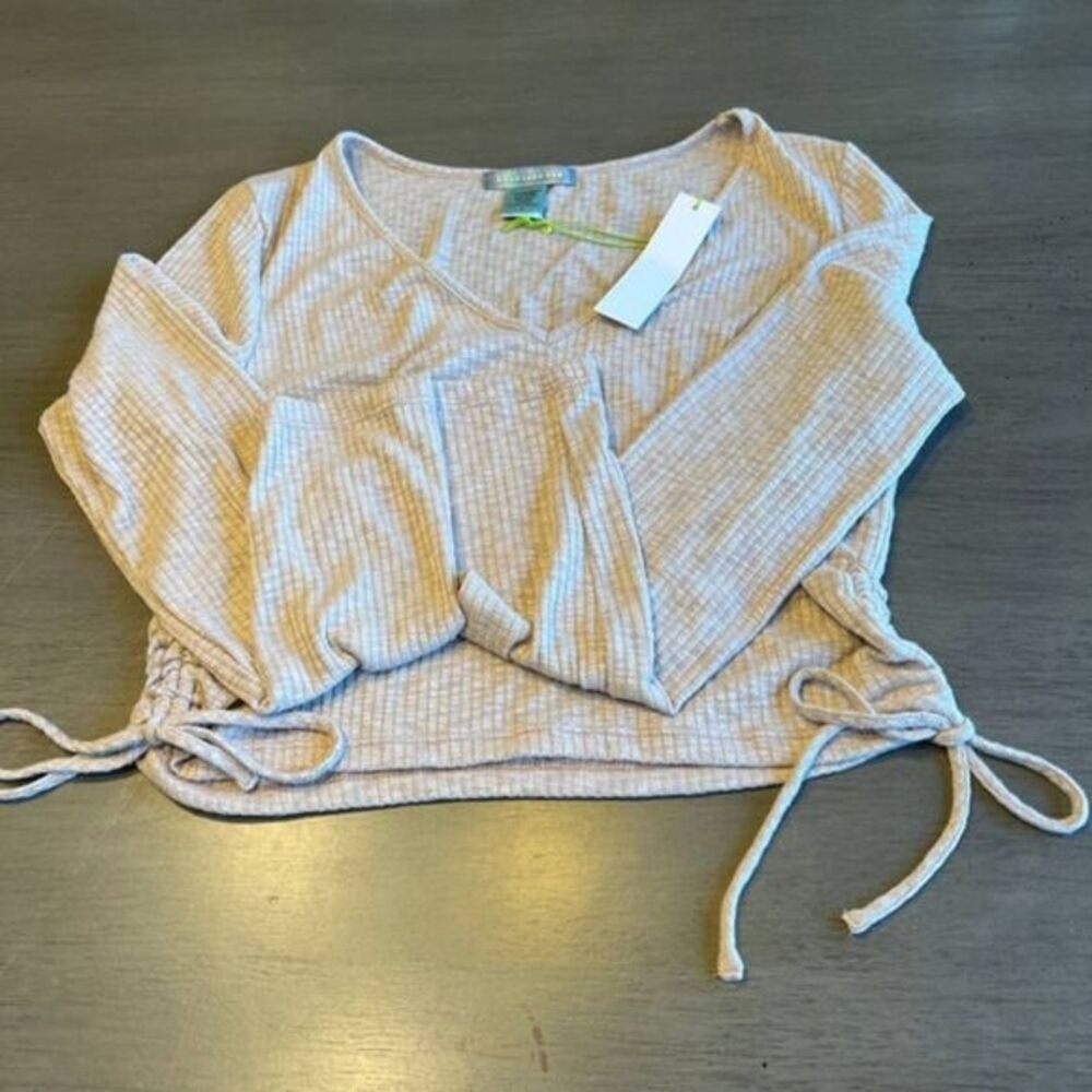 Good Luck Large Gem Ribbed Crop Top‎ with Side Ties Gray Long Sleeve Casual Chic